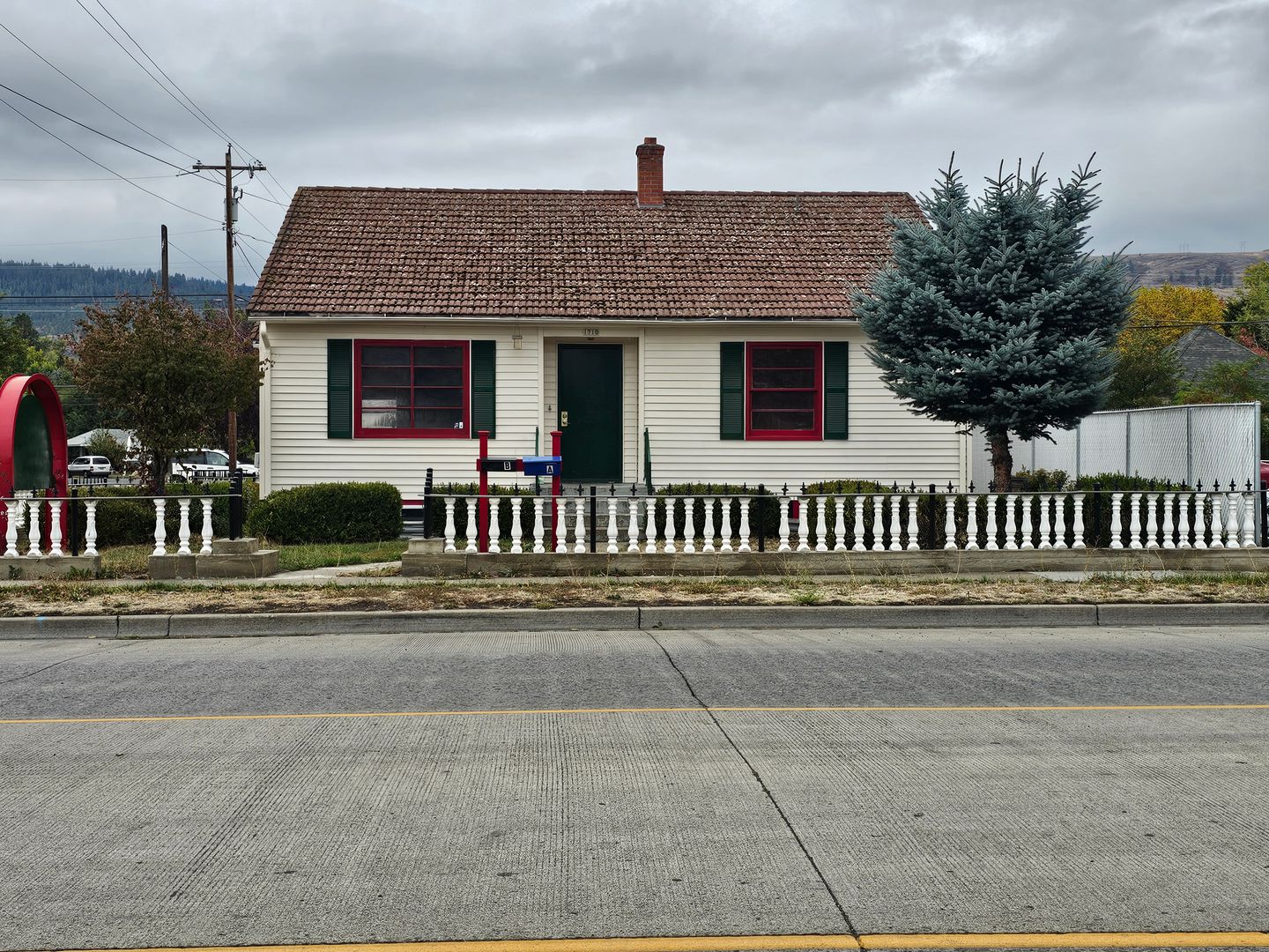 La Grande Apartment: 1710 Adams Avenue