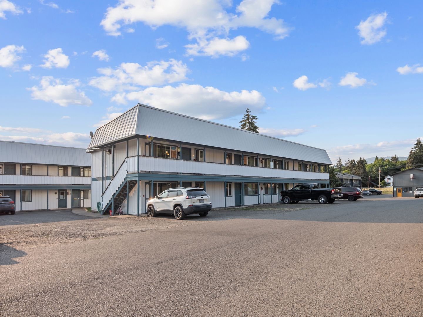 La Grande Apartment: 301 Jefferson Avenue