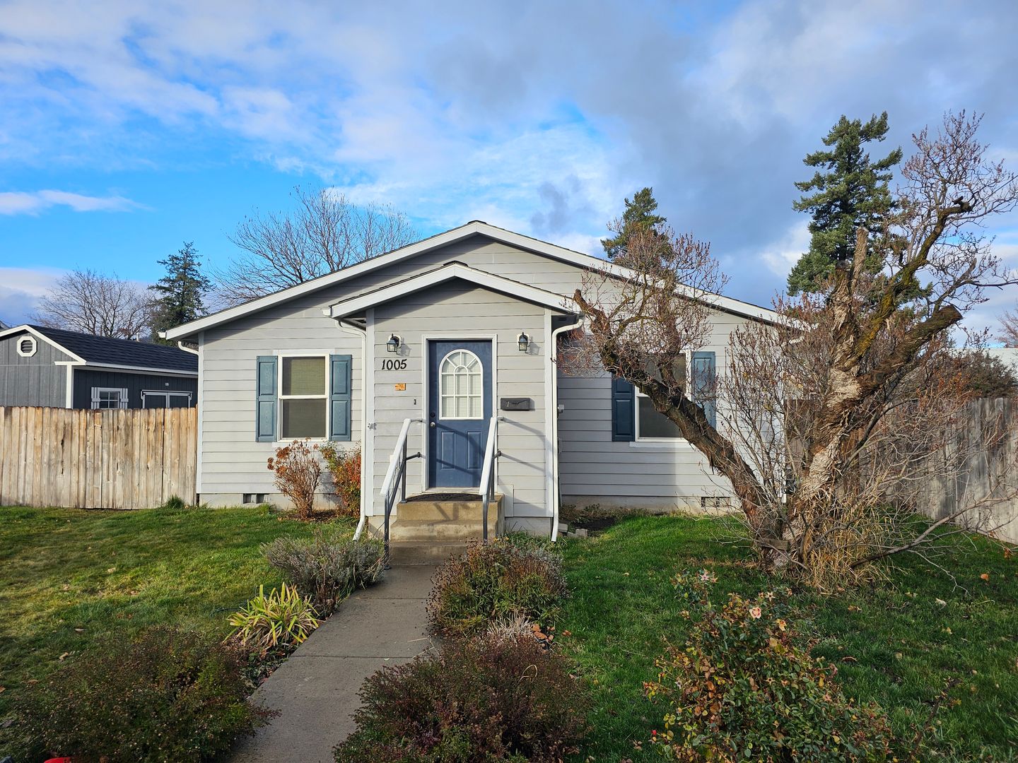 La Grande House: 1005 X Avenue