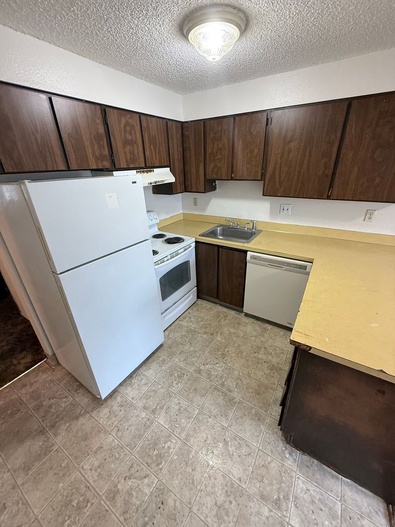 Aberdeen Apartment: 1201 Arthur Street