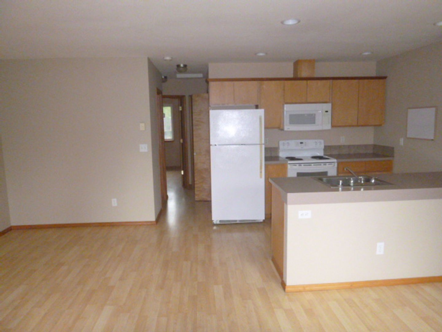 Ocean Shores Apartment: 1030 Mt. Olympus Ave SE