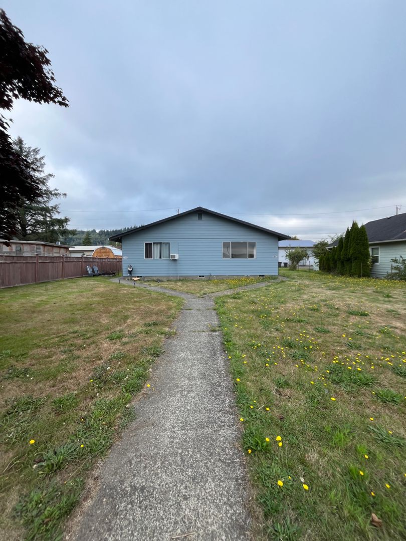 Hoquiam Apartment: 2815 Bay Avenue