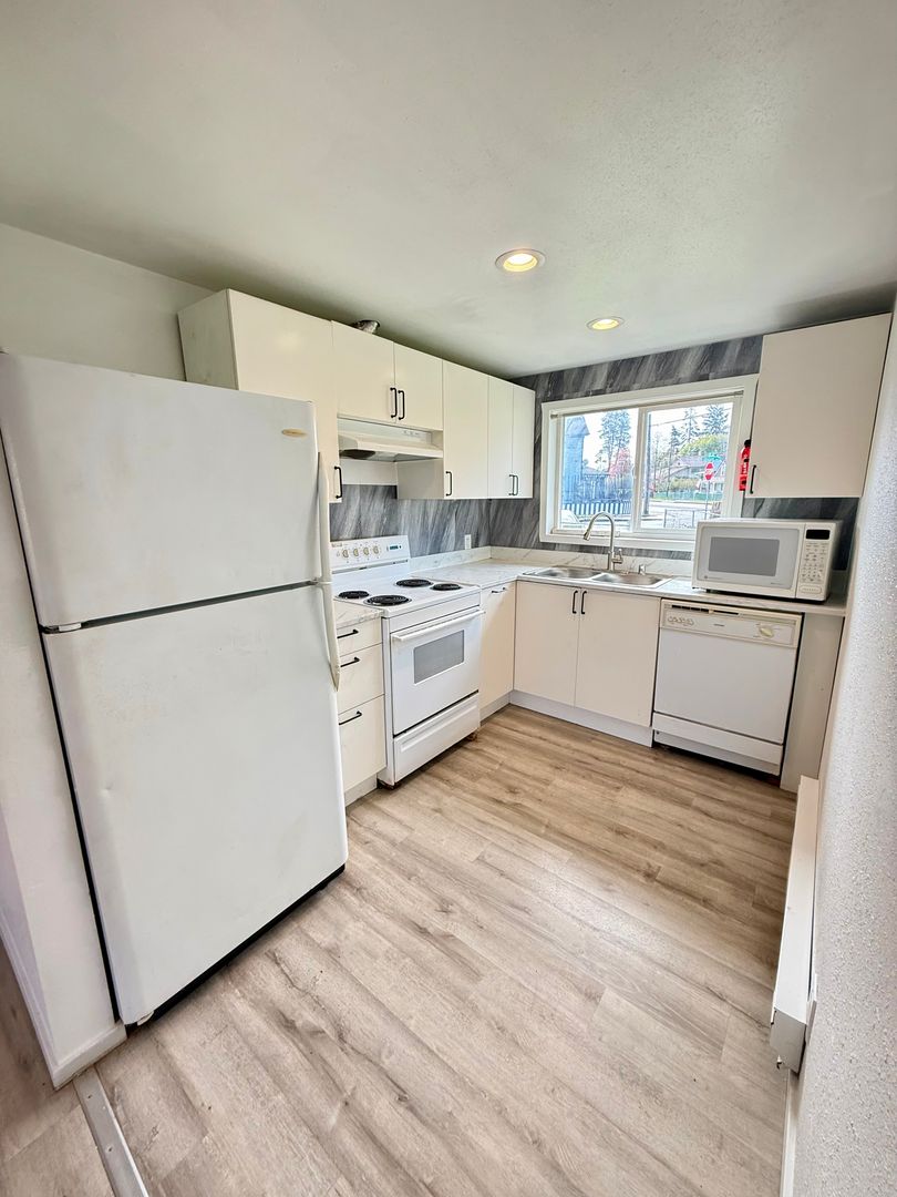 Aberdeen Apartment: 600 N. "B" Street