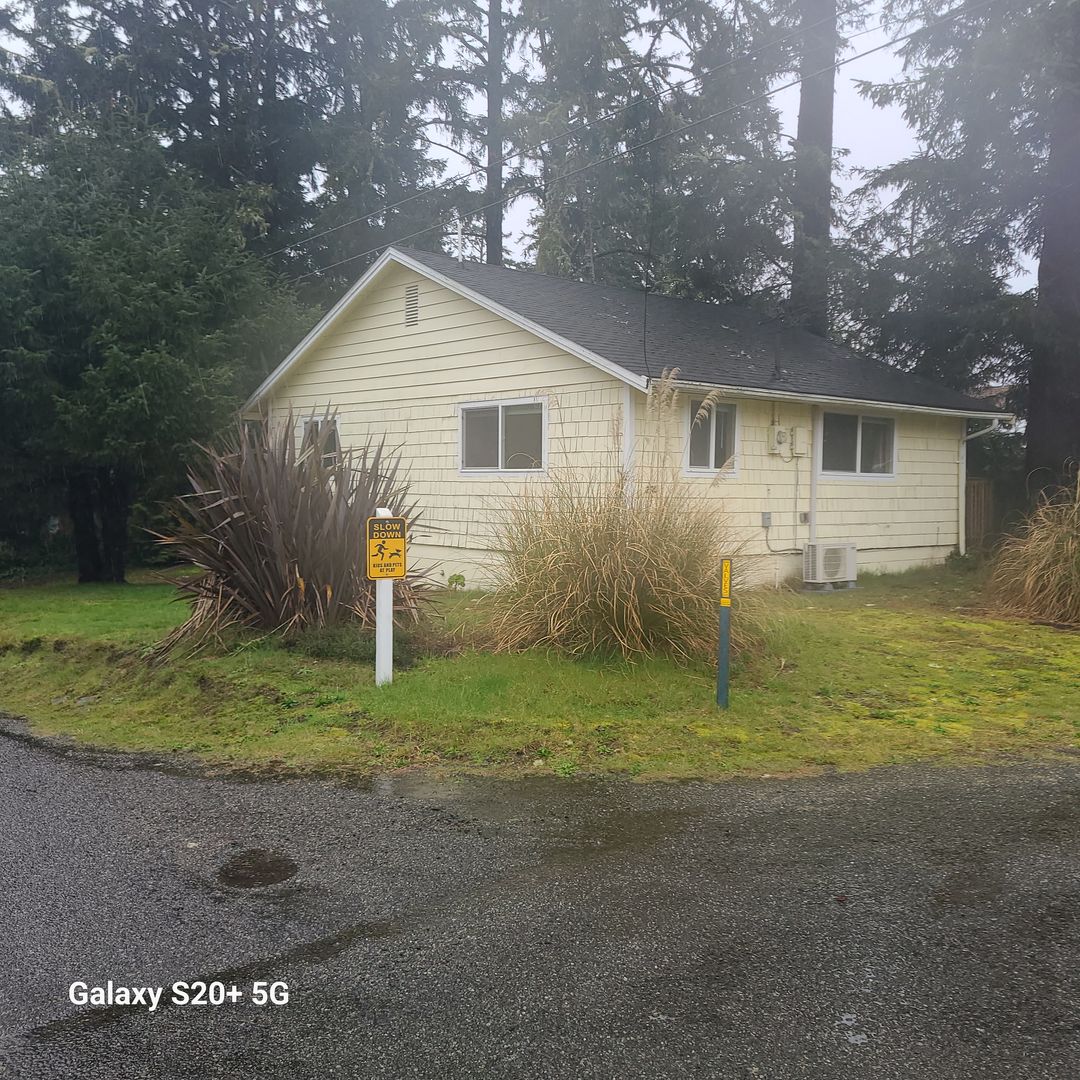 Westport House: 200 W Park Ave