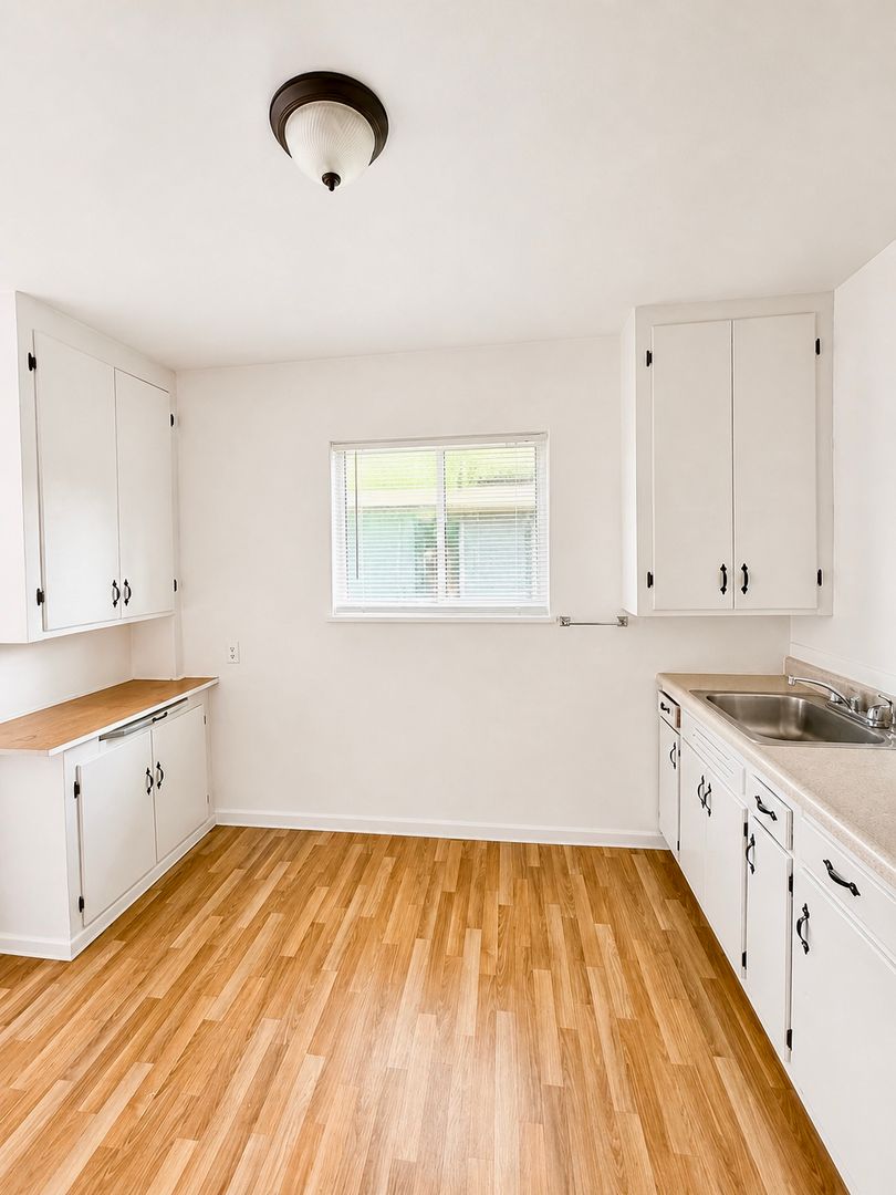 Hoquiam Apartment: 520 Karr Street
