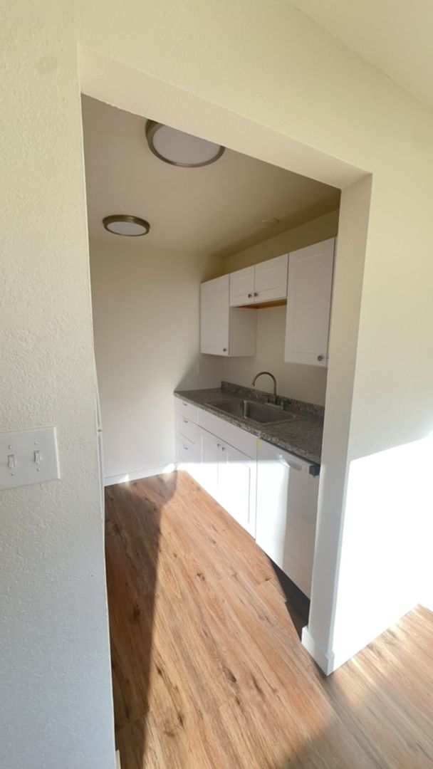 Hoquiam Apartment: 419 Queen Ave