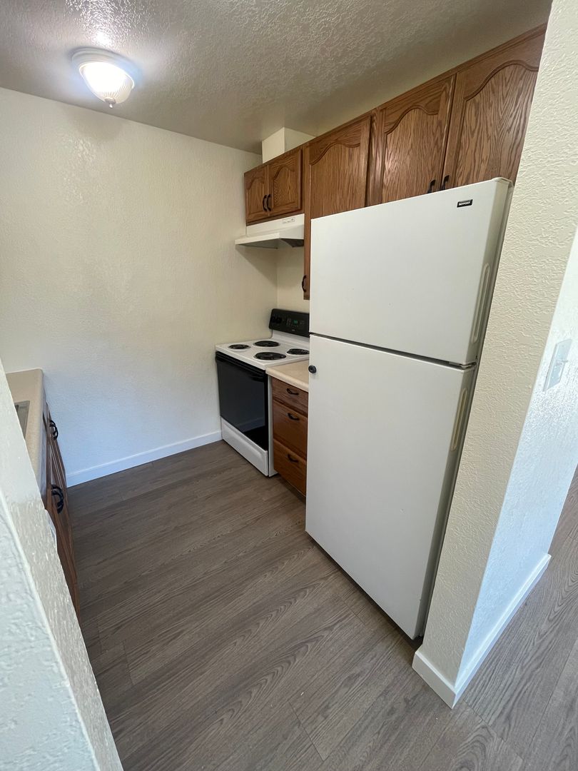 Hoquiam Apartment: 419 Queen Ave