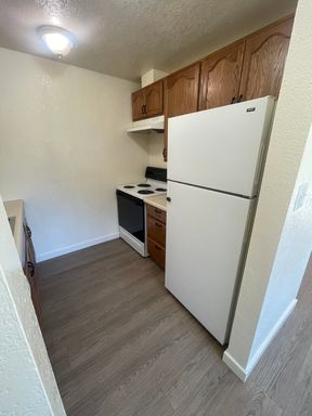 Upstairs 2 bedroom 1 bath with private deck