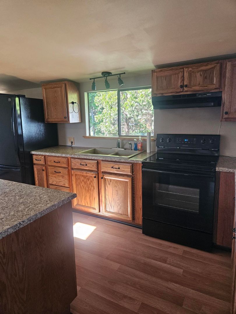 Westport House: 410 N Broadway