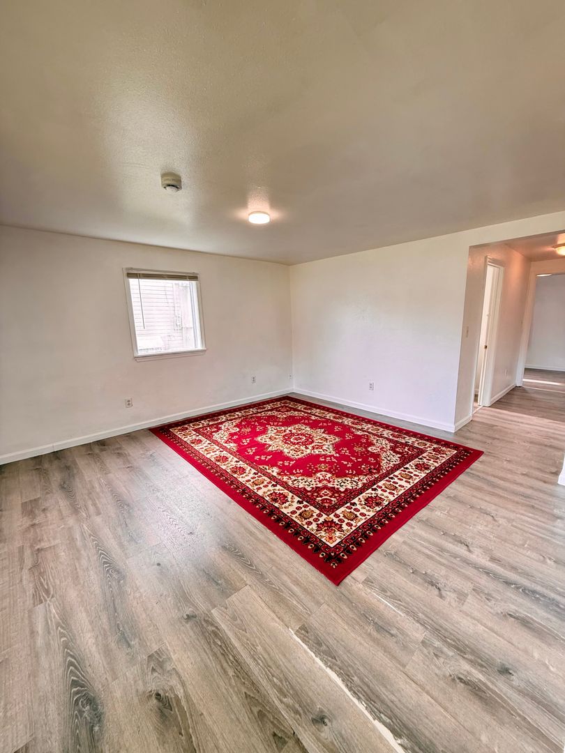 Aberdeen Apartment: 313 N. "E" Street