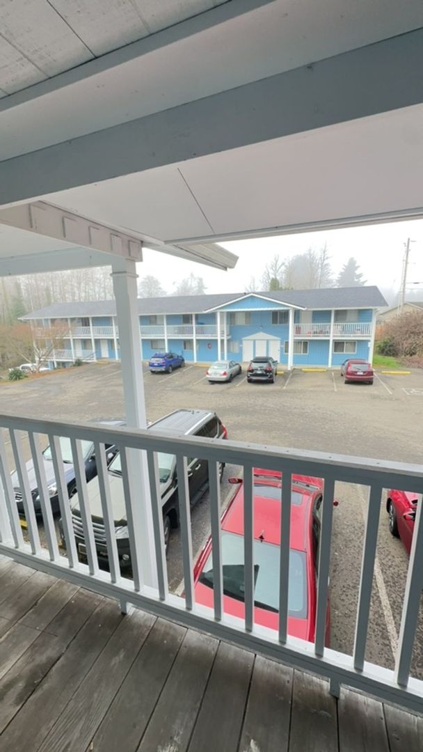 Montesano Apartment: 1405 East Beacon Avenue