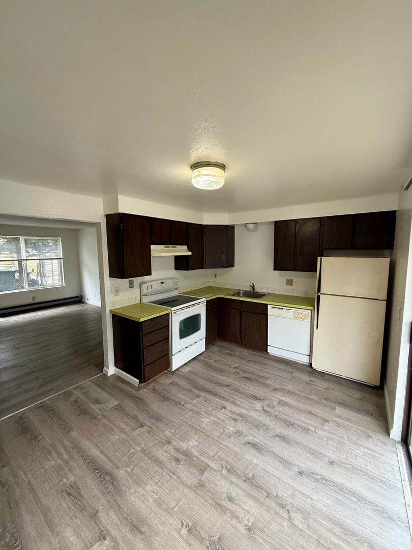 Hoquiam Apartment: 2211 Sumner Ave