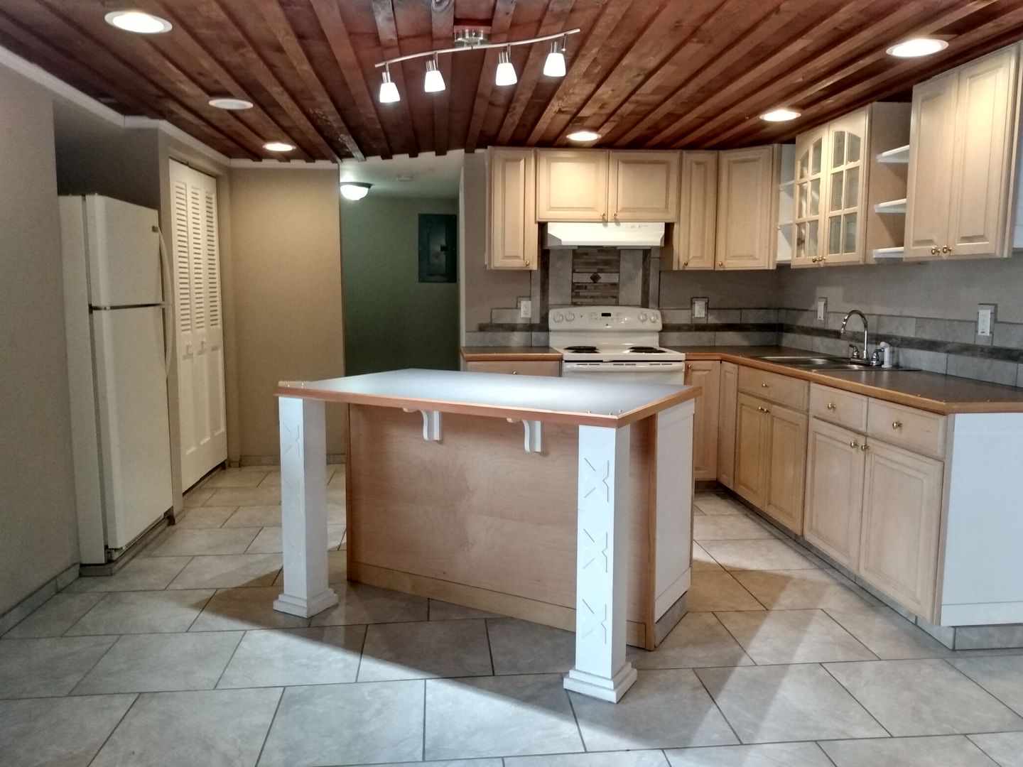 Aberdeen Apartment: 1008 Stockwell