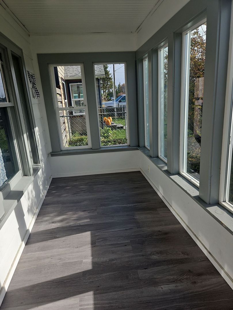 Aberdeen House: 3023 Aberdeen Ave