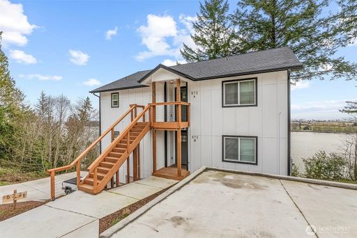 572 Columbia St #B - Cathlamet, WA