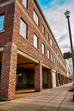 Office Space Available - 1338 Commerce Ave. Suite E