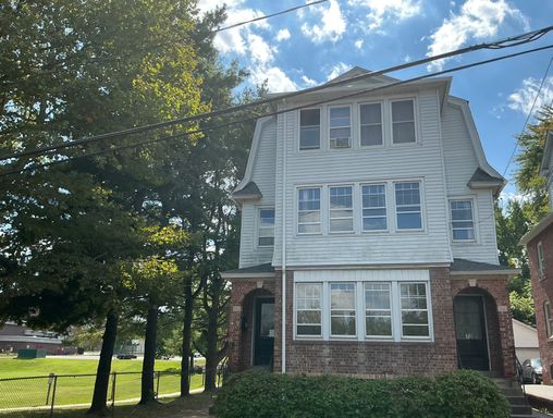 Remodeled 2-Bedroom Apartment on the 3rd Floor in the Heart of Middletown – photo 1