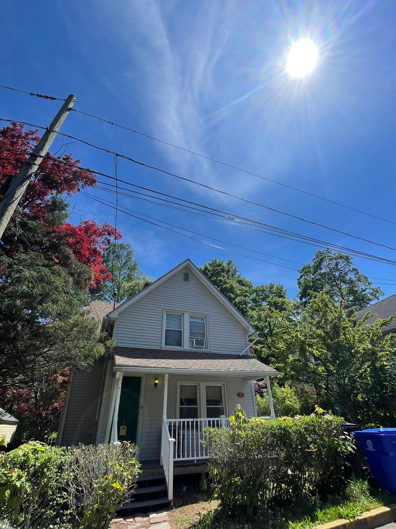 Middletown House: 11 Huber Ave