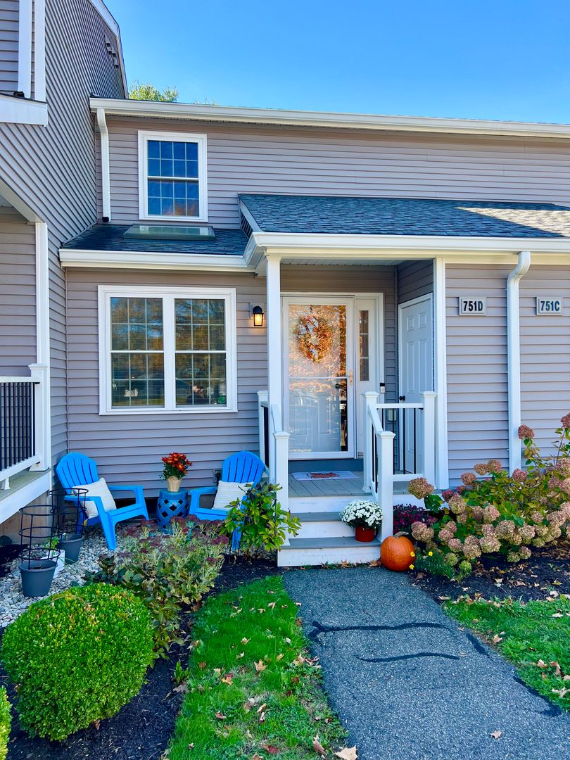 Middletown Condo: 751 Long Hill Road