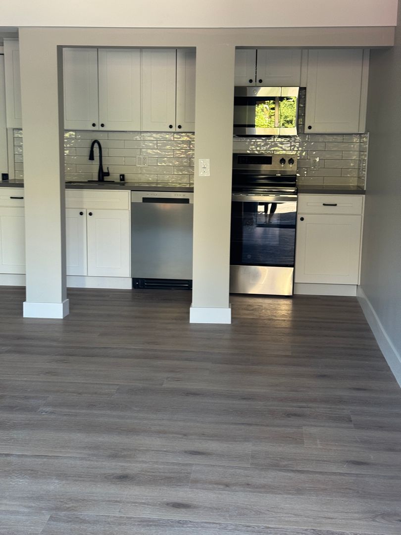 Oakland Apartment: 1985 Pleasant Valley Ave