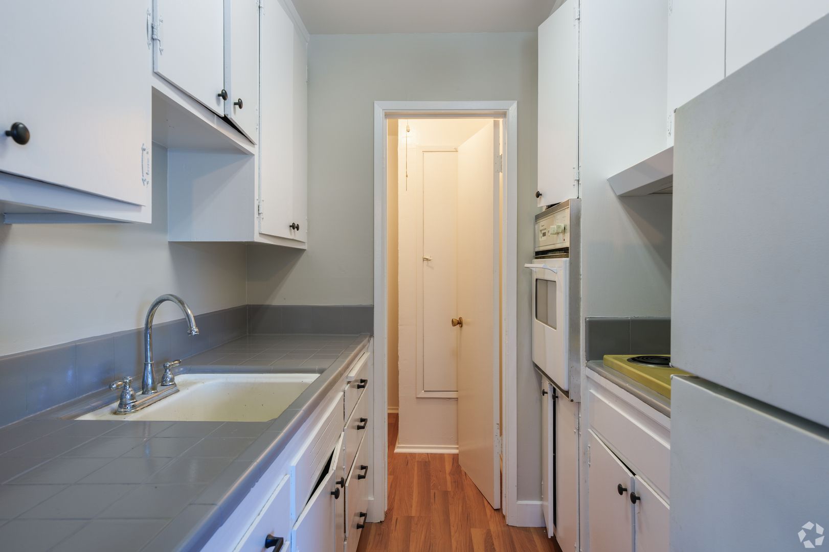 Oakland Apartment: 1985 Pleasant Valley Ave