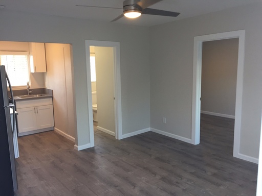 Charming 1-Bedroom Apartment in Prime Oceanside Location – photo 1