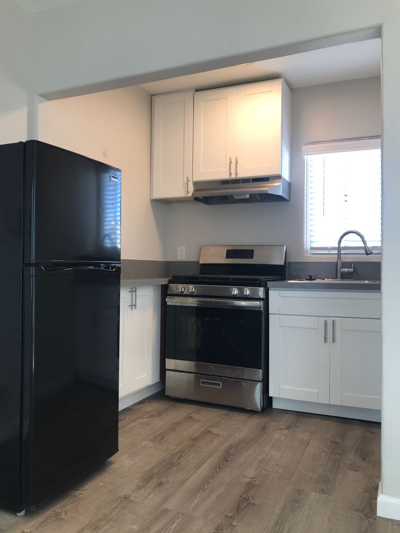 Oceanside Apartment: 2001-2003 S Coast Hwy