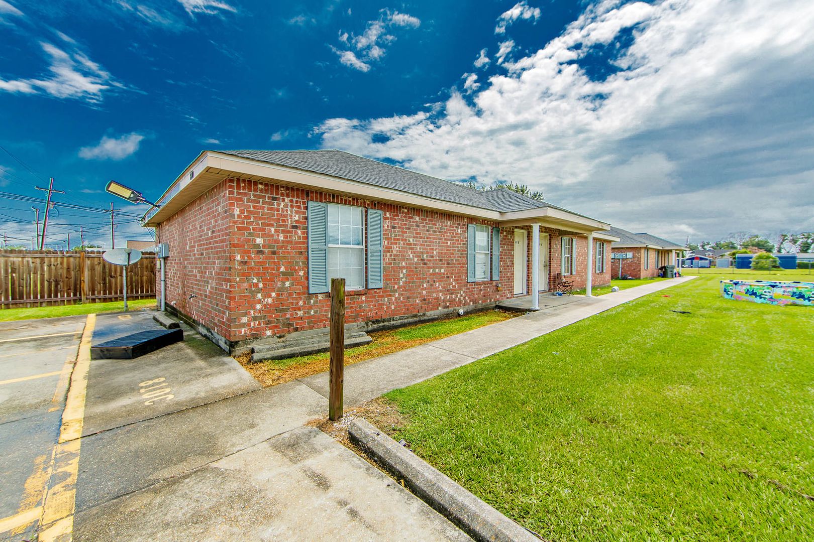 Houma Apartment: 810-818 Saadi Street