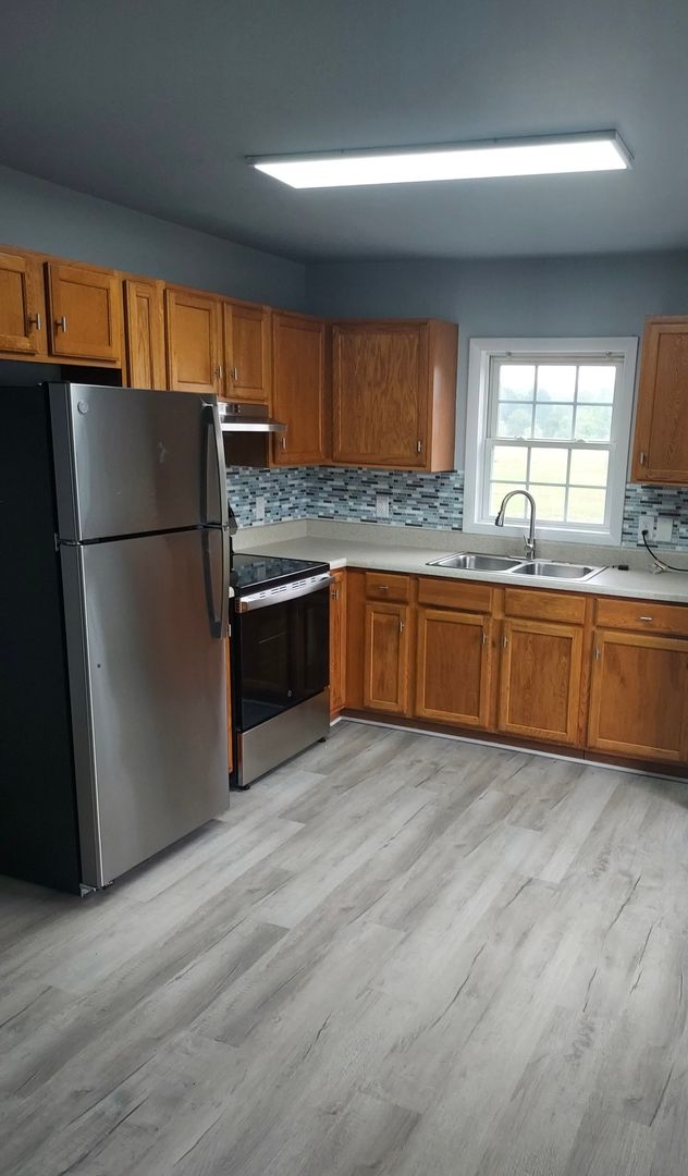 Warsaw Apartment: Meadow View Lane