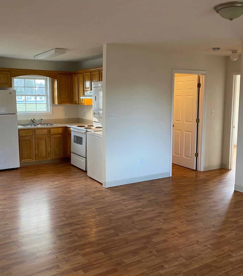 Warsaw Apartment: Meadow View Lane