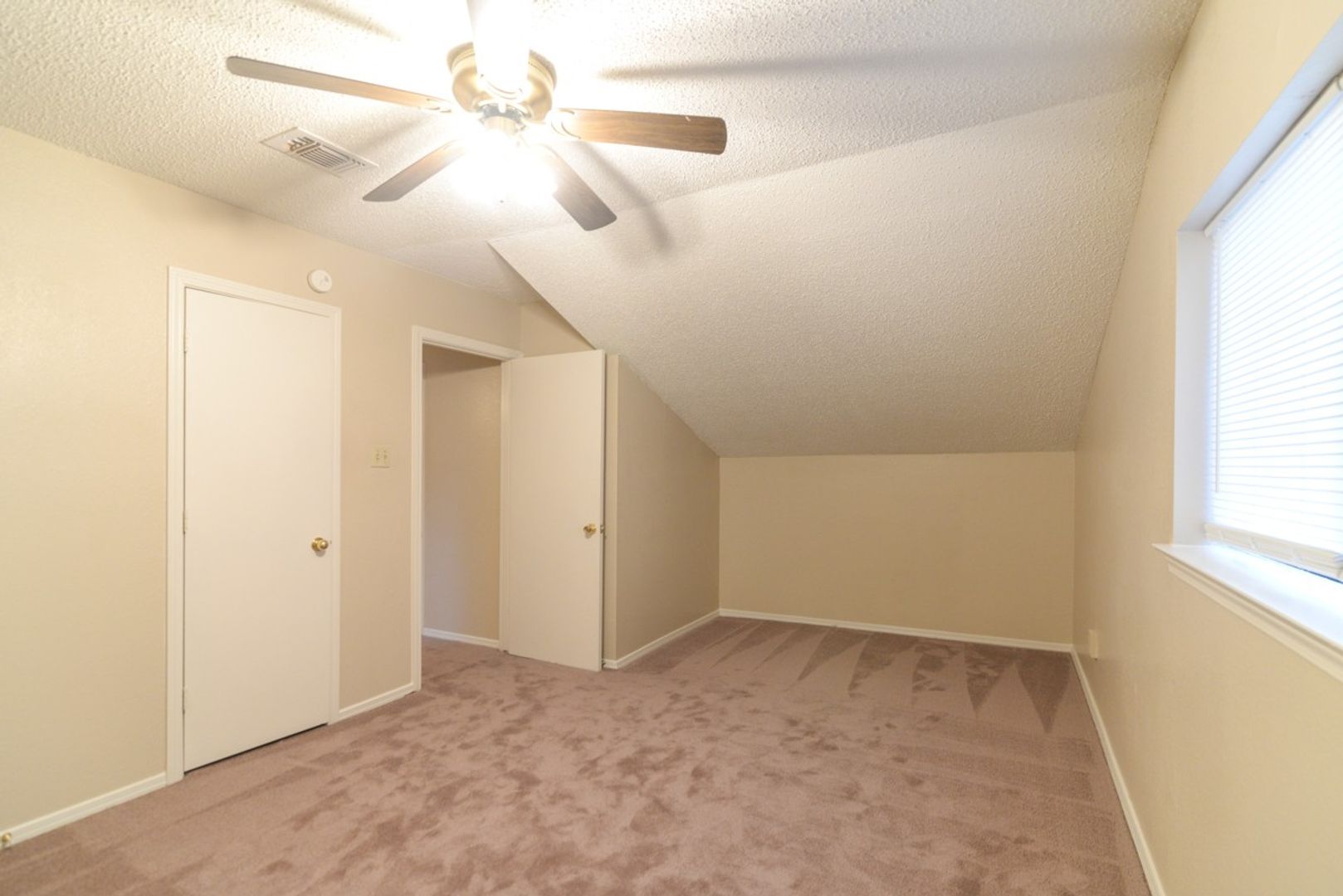 Balch Springs House: 11815 Sunrise Dr