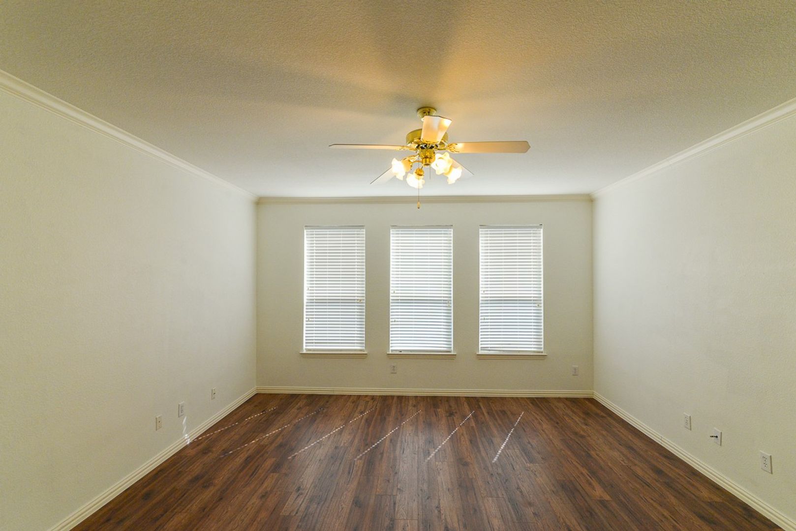 Rowlett House: 9605 Pinehurst Dr