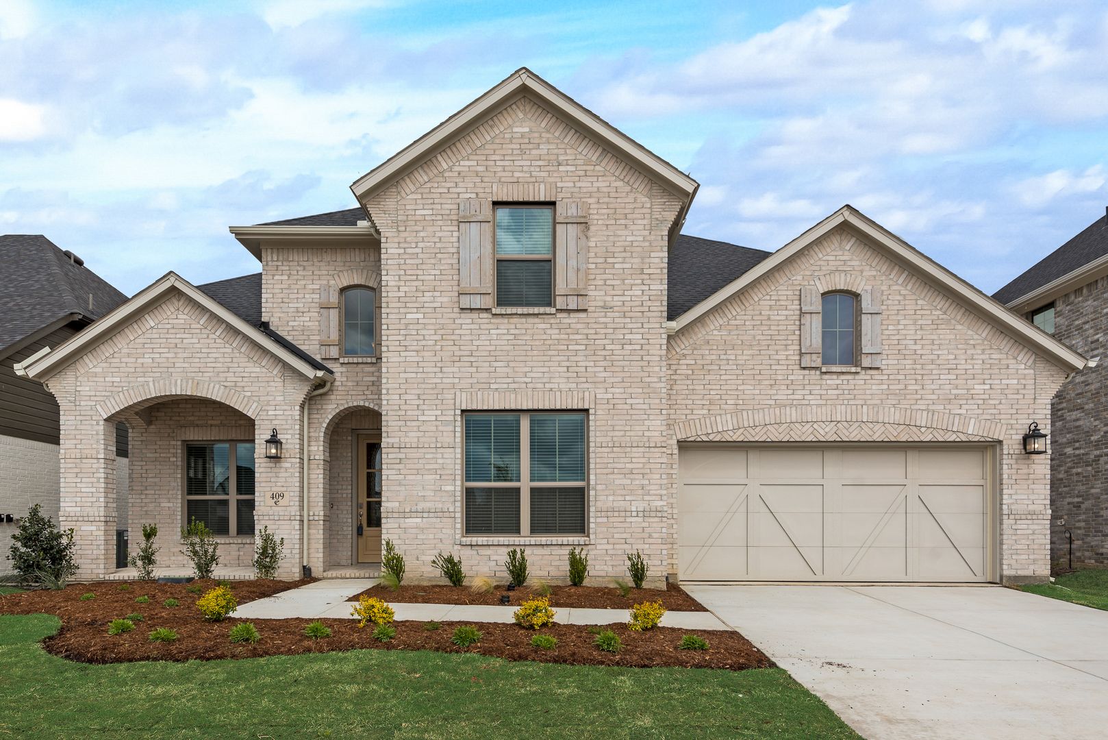 Northlake House: 409 Cottontail Lane