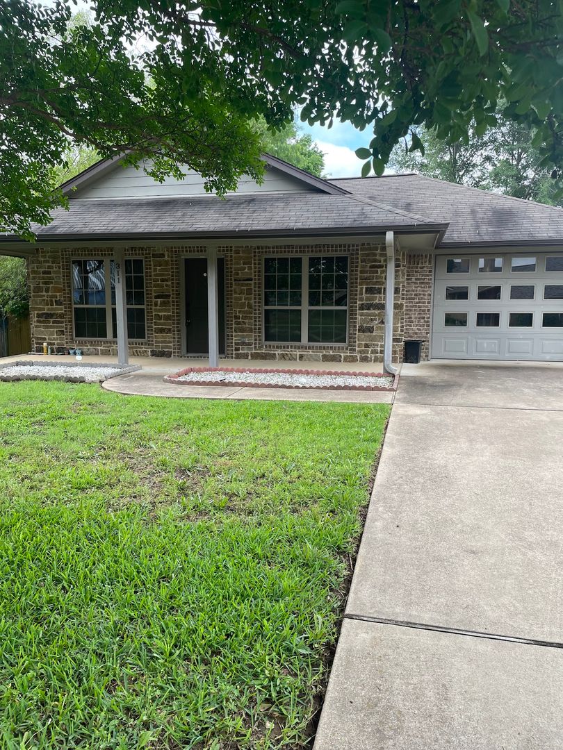 Bullard House: 311 Third St
