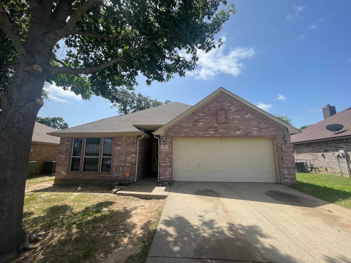 Seagoville House: 1306 Trent St