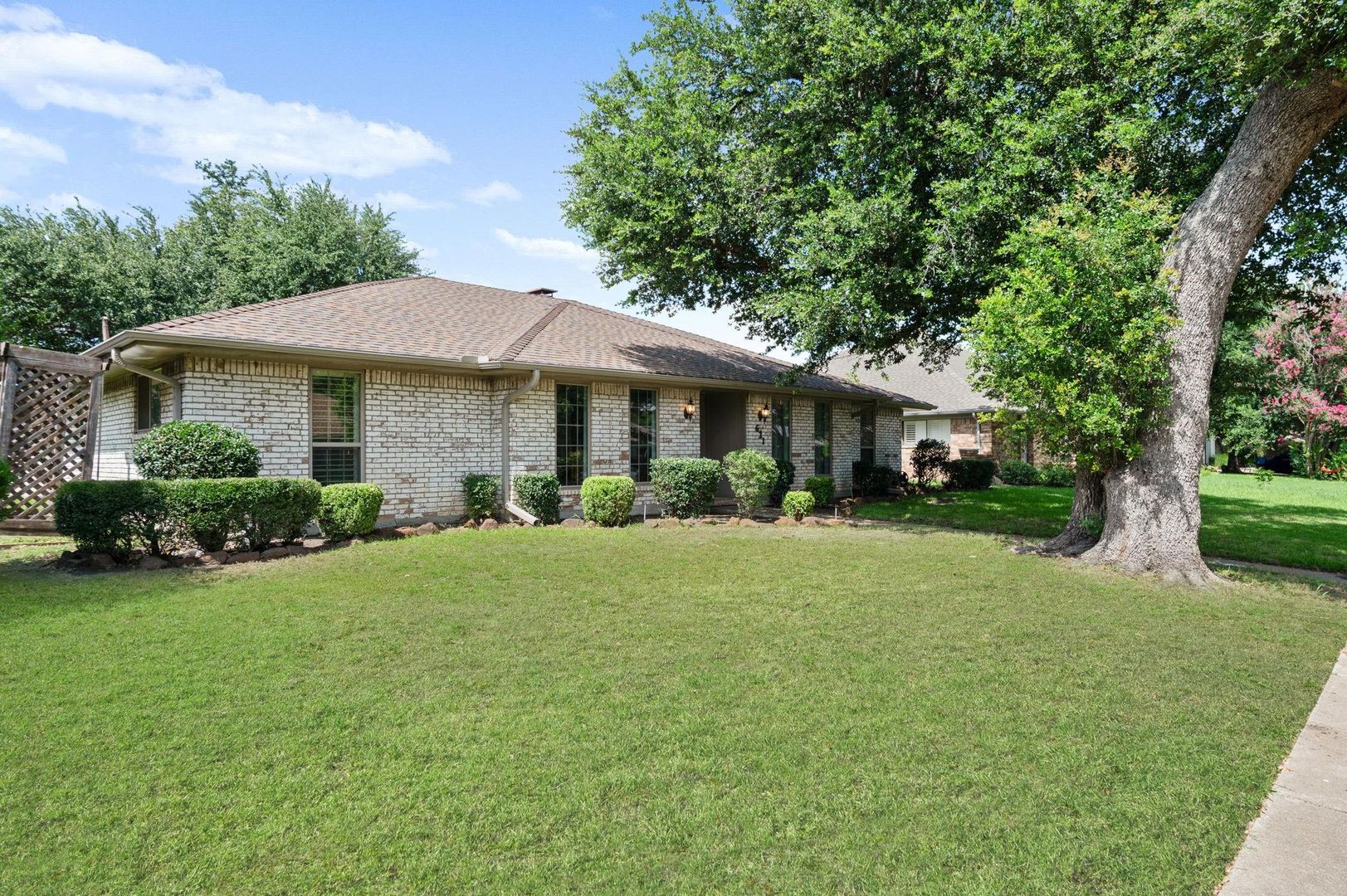 Richardson House: 621 Harvest Glen Drive