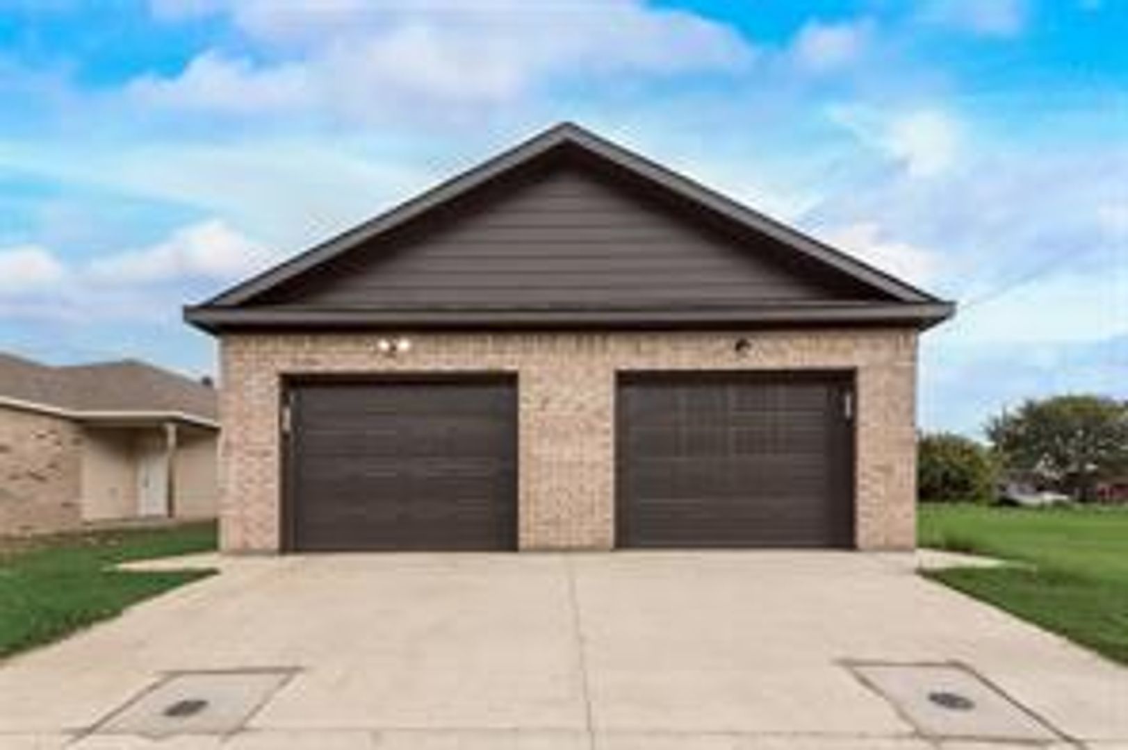 Dallas House: 3155 Stag Road