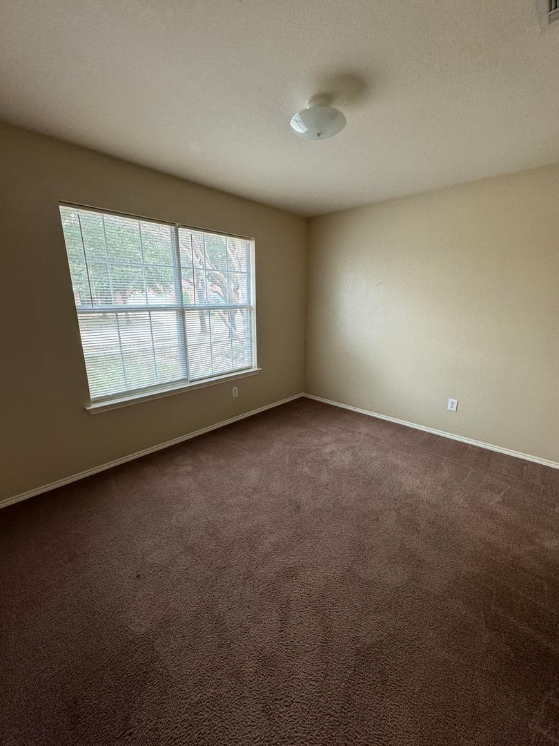 Heartland House: 2009 Kings Forest Dr