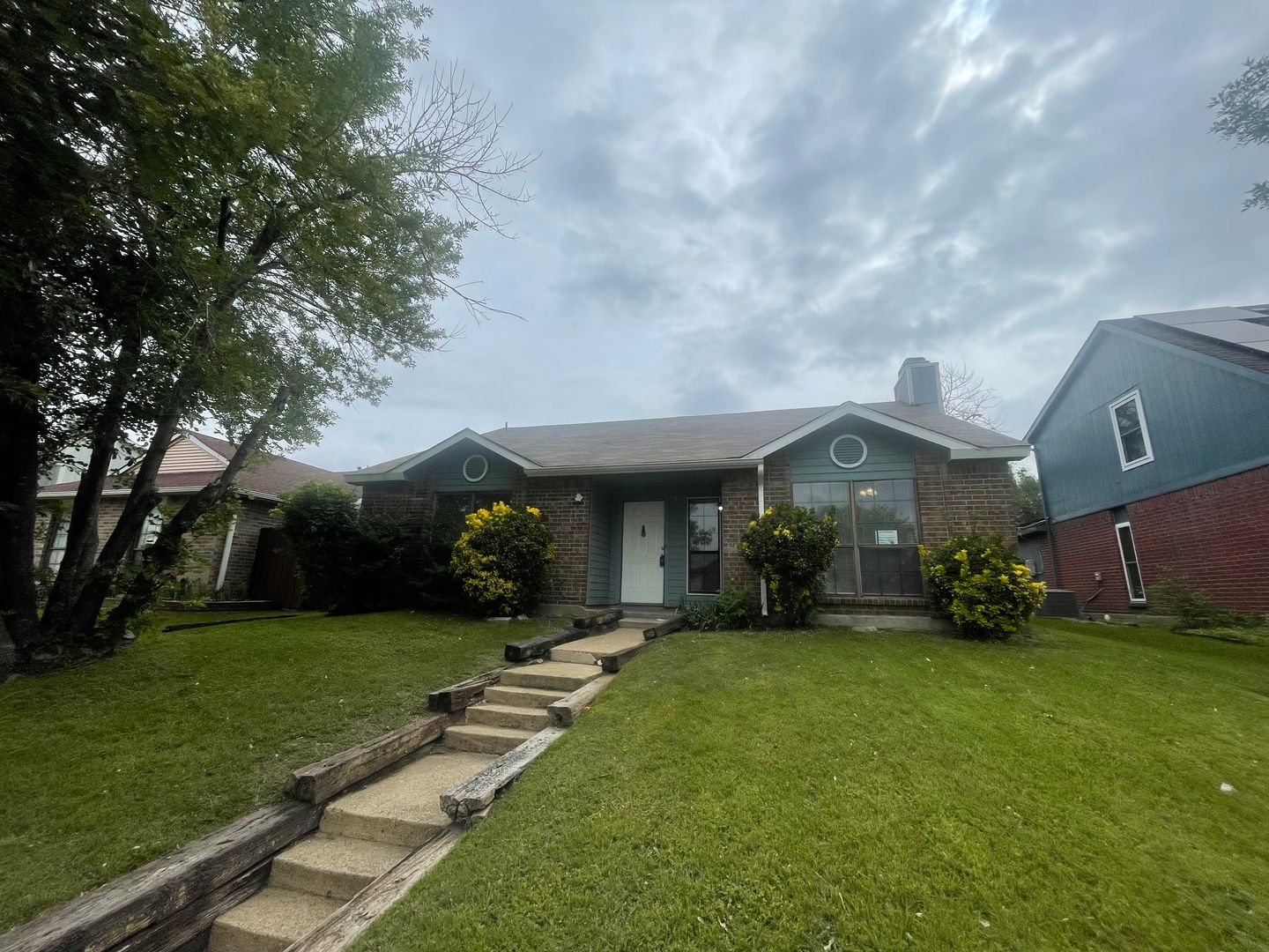 Dallas House: 9415 Rutherglen