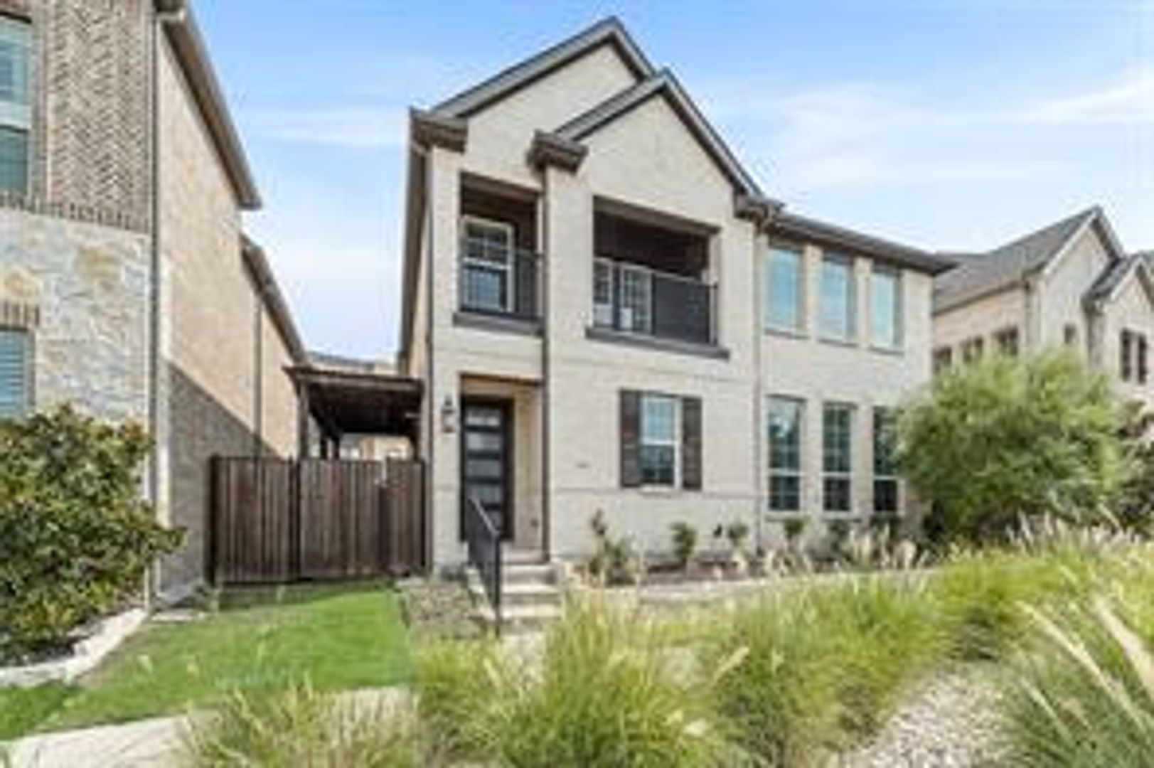 Richardson House: 2546 N Collins Blvd