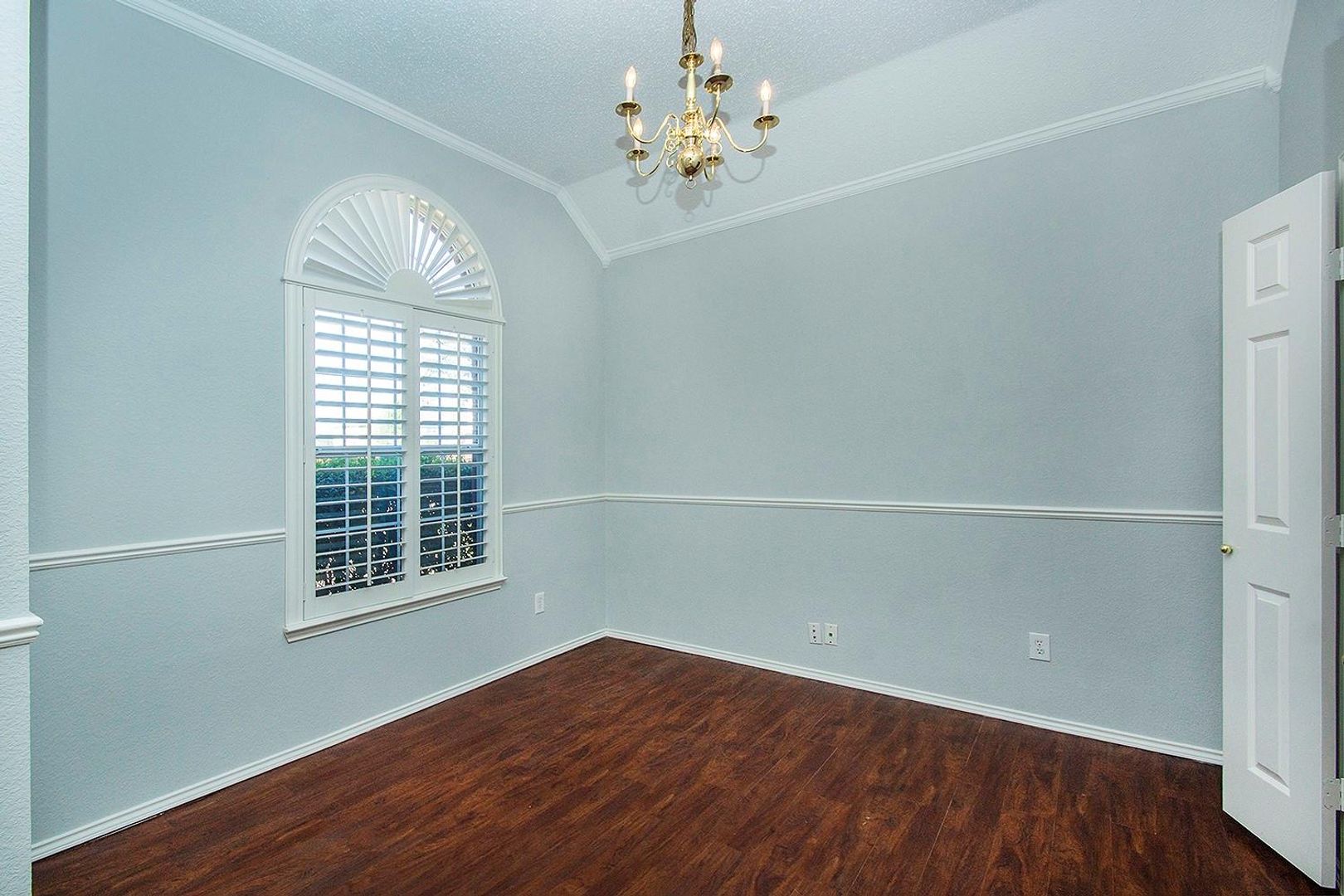 Allen House: 406 Leameadow Dr