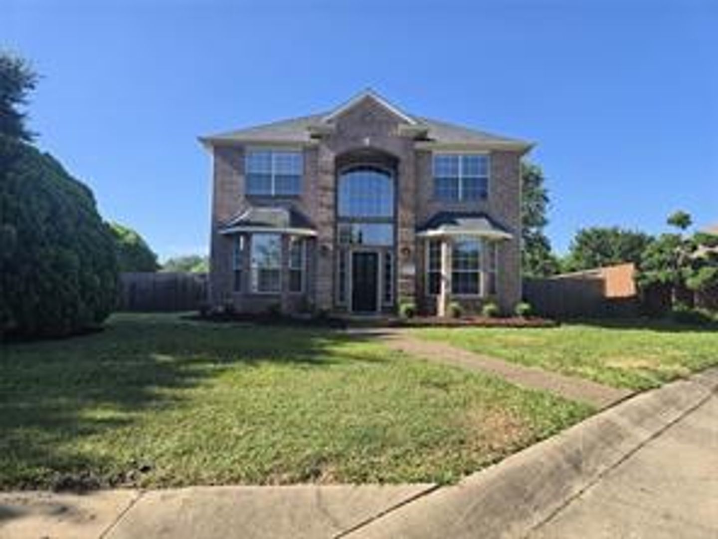 Rowlett House: 9614 Heartstone