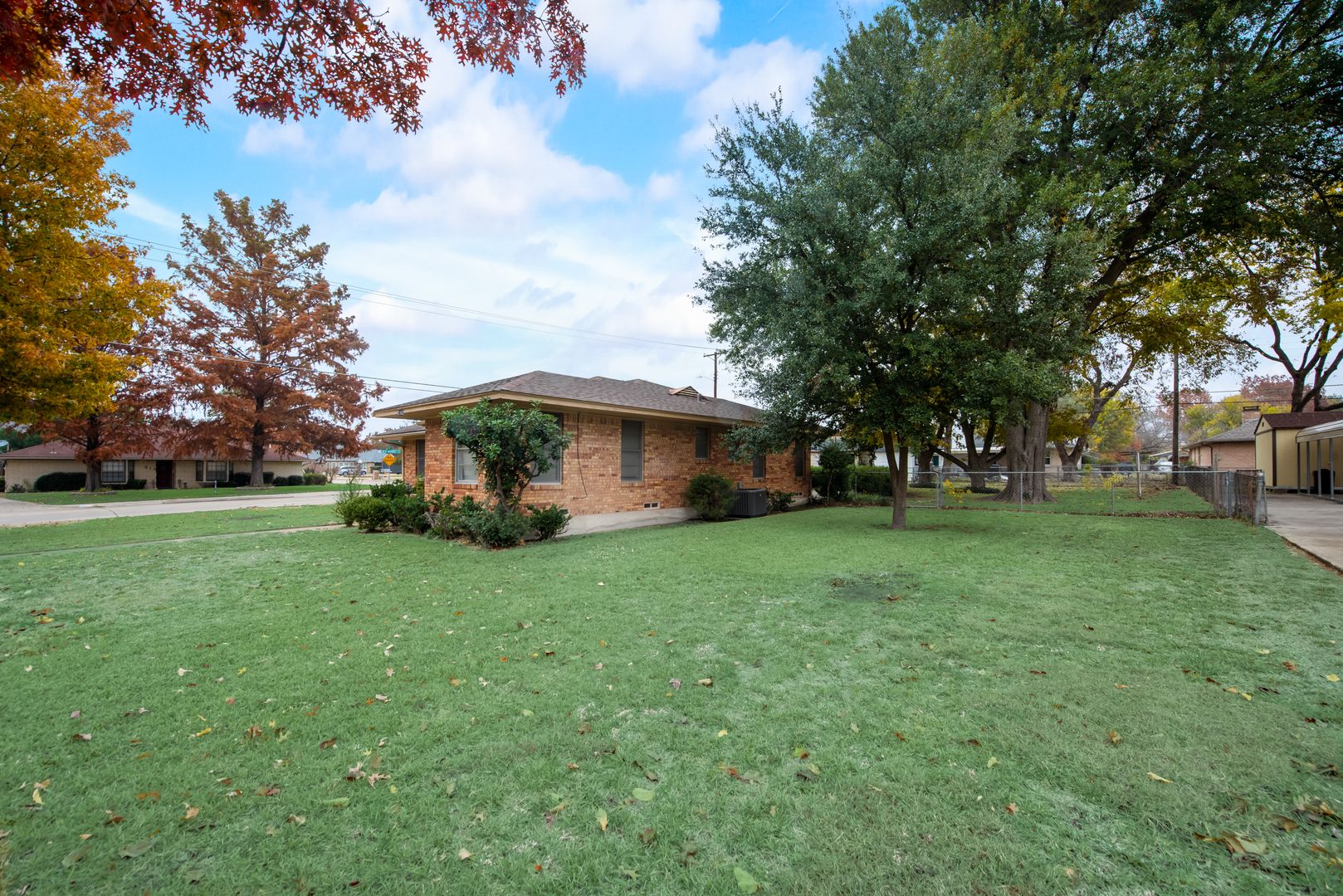 Mesquite House: 1002 Majors Dr