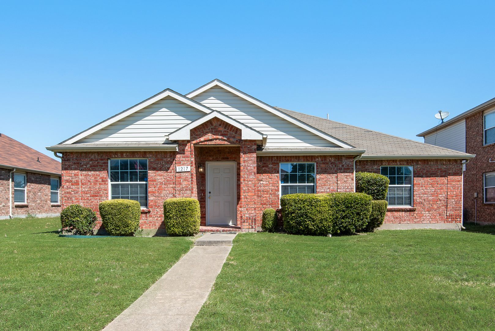 Lancaster House: 1217 Spring Water Dr