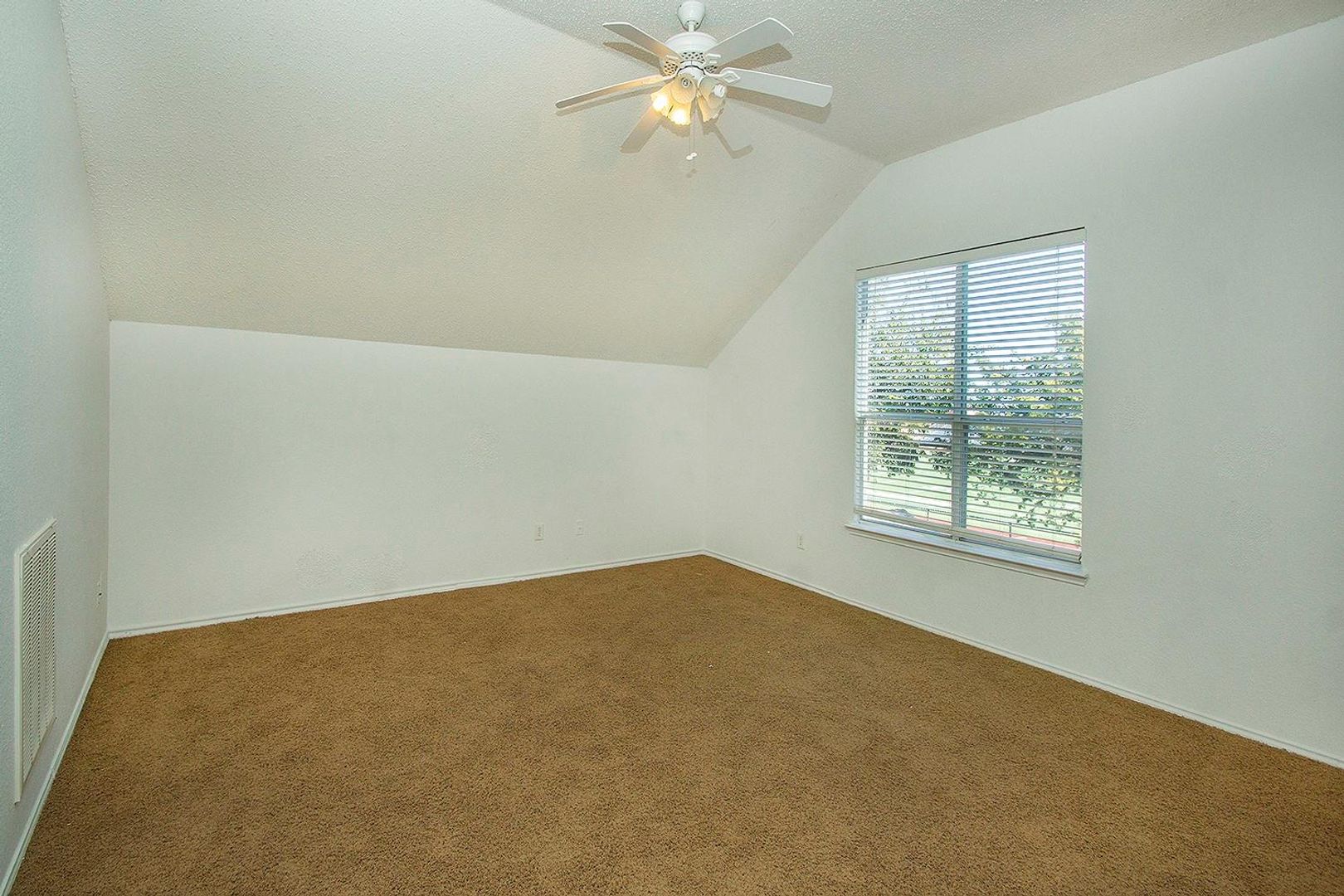 406 Leameadow Dr 12 of 12