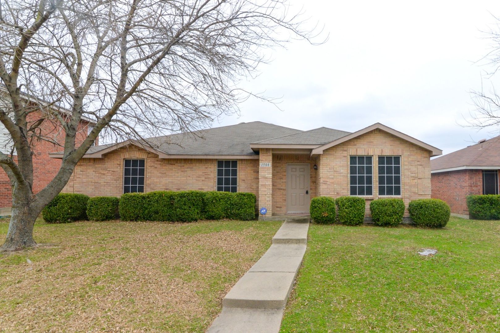 Lancaster House: 1508 Honey Bee Lane
