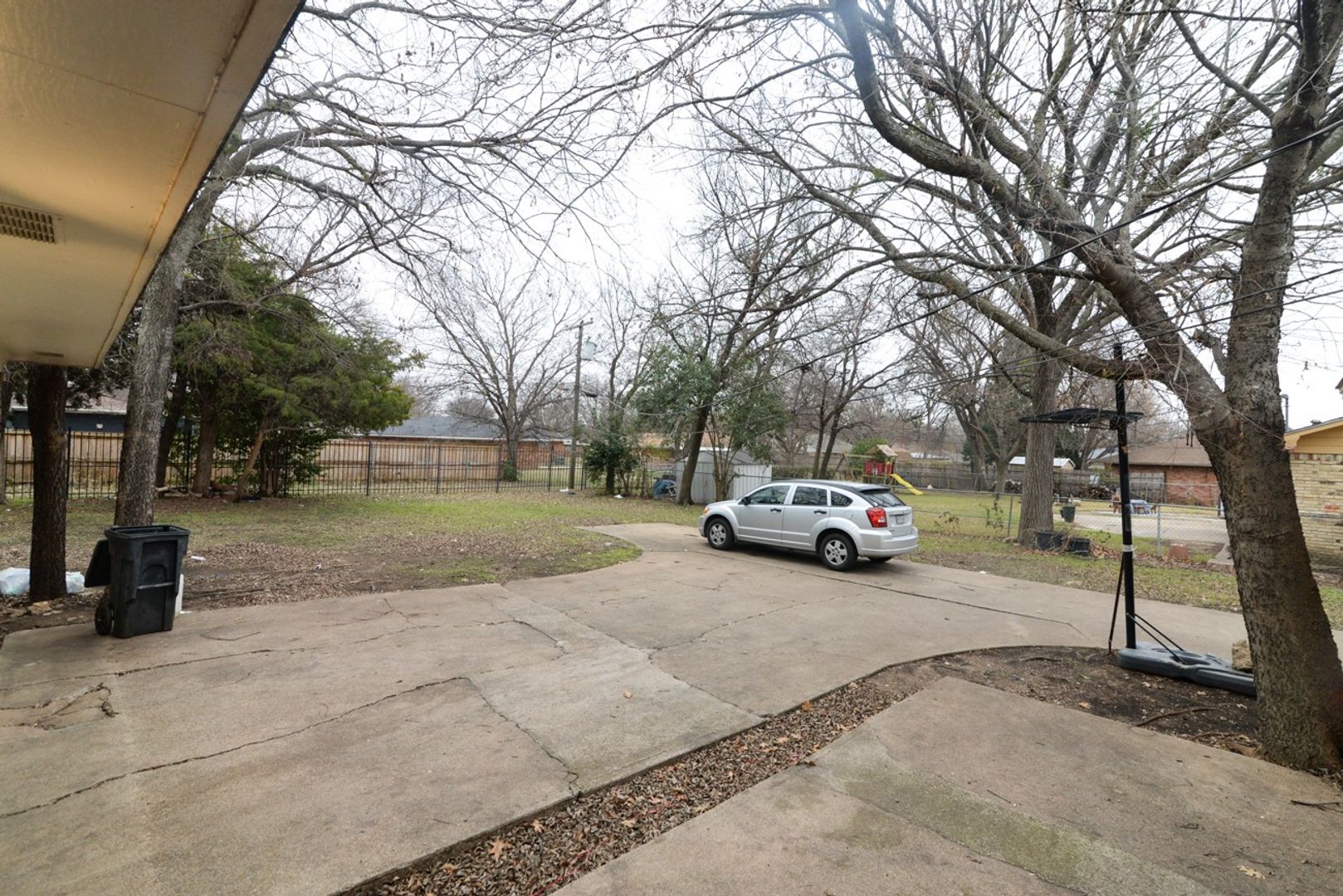 DeSoto House: 614 N Young Blvd