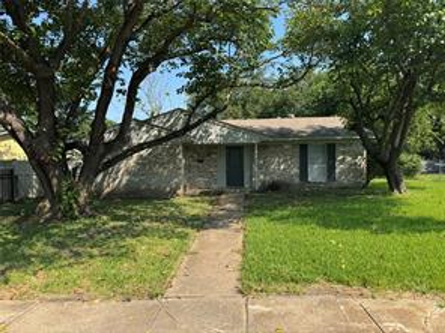 Dallas House: 9625 Limestone