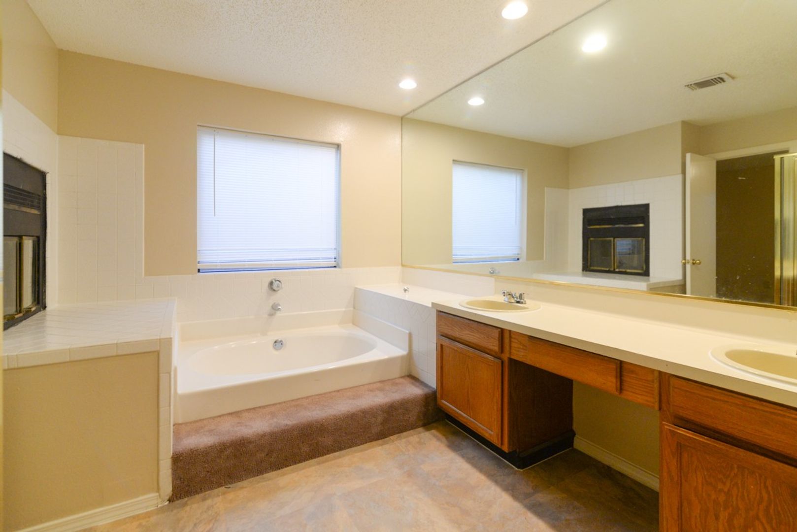 Balch Springs House: 11815 Sunrise Dr