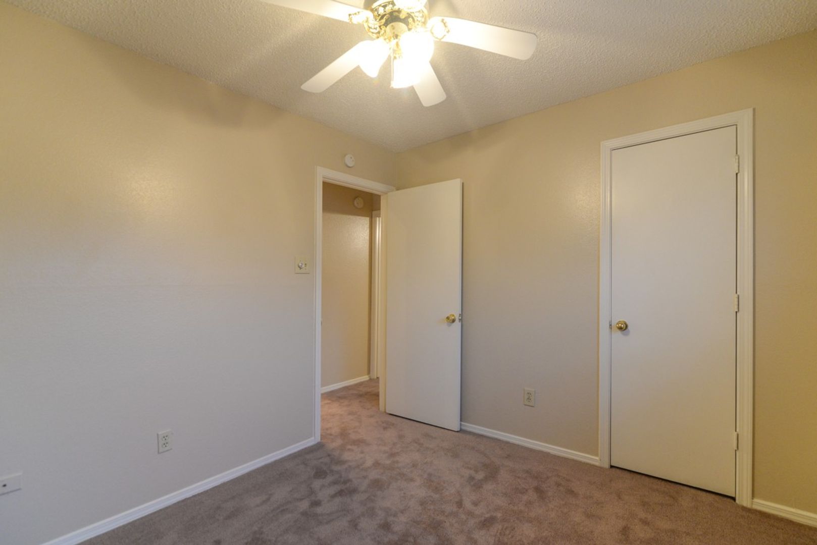 Balch Springs House: 11815 Sunrise Dr